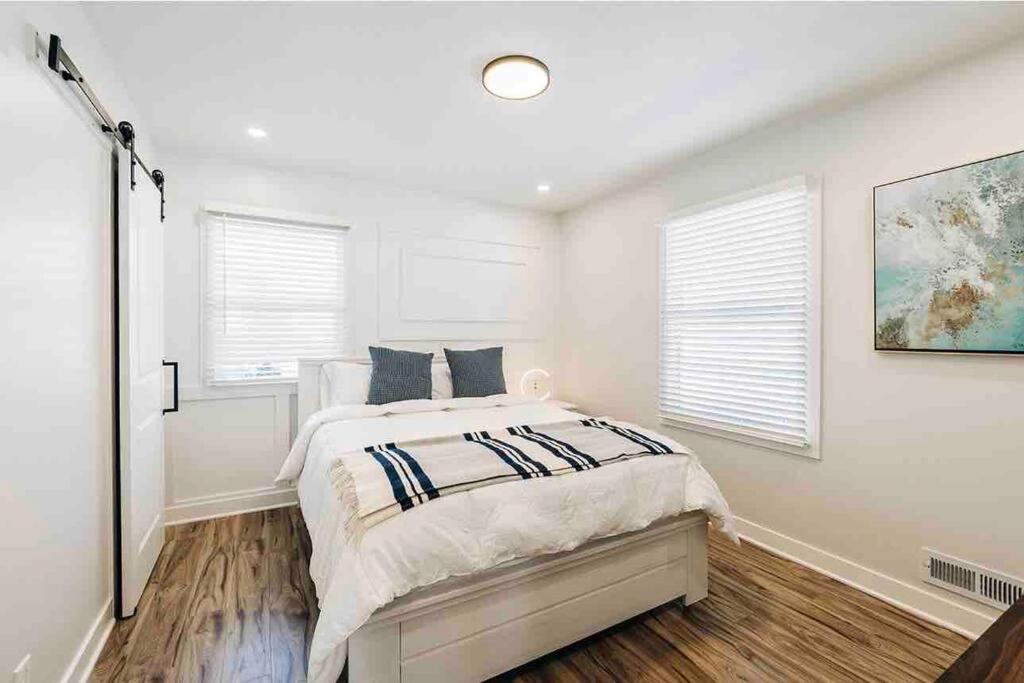 Beautiful Luxury Home Freshly Renovated With Big Yard, Seating & Grill Pad Cottage Grove Buitenkant foto