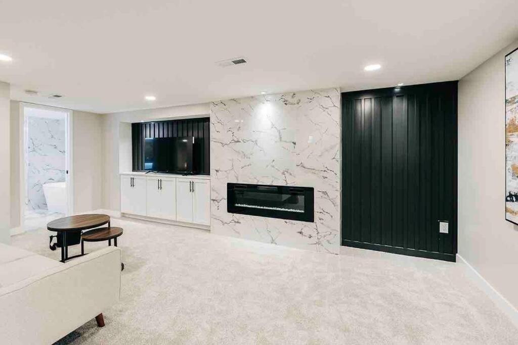 Beautiful Luxury Home Freshly Renovated With Big Yard, Seating & Grill Pad Cottage Grove Buitenkant foto