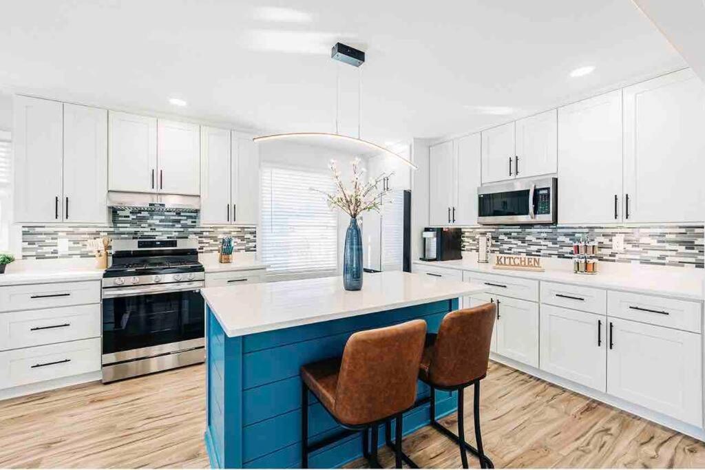 Beautiful Luxury Home Freshly Renovated With Big Yard, Seating & Grill Pad Cottage Grove Buitenkant foto