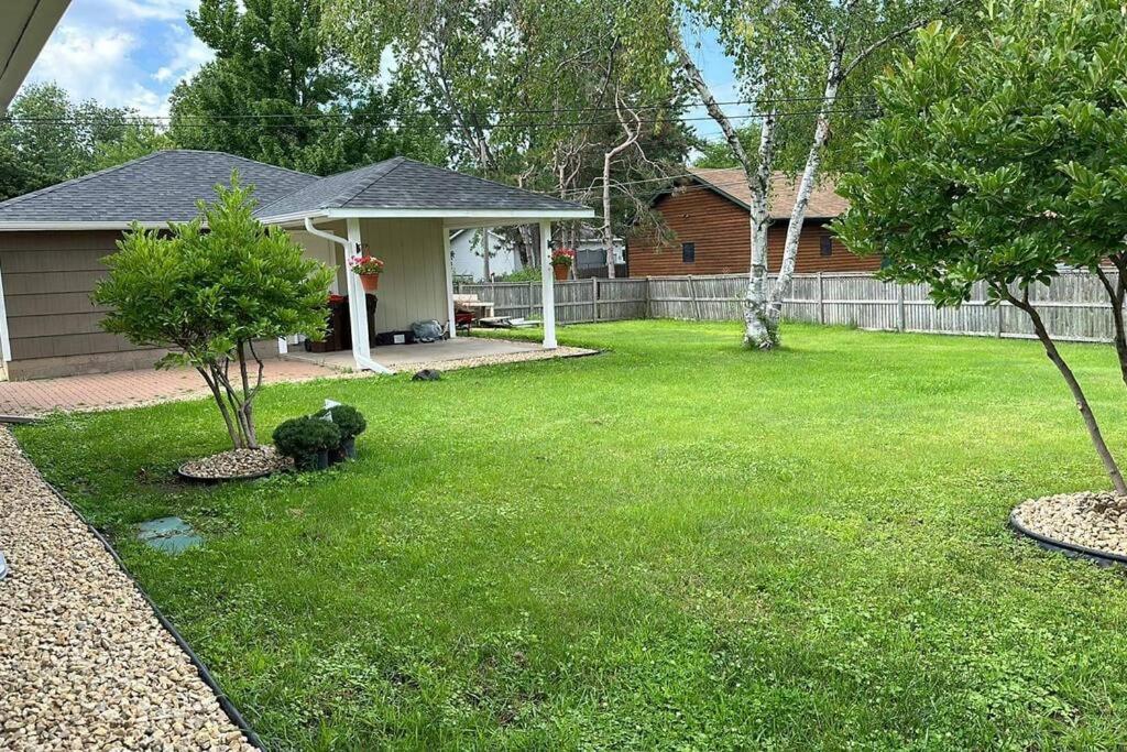 Beautiful Luxury Home Freshly Renovated With Big Yard, Seating & Grill Pad Cottage Grove Buitenkant foto